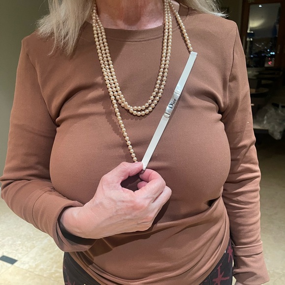 VINTAGE DIOR PEARL LONG LOGO NECKLACE - Picture 3 of 10